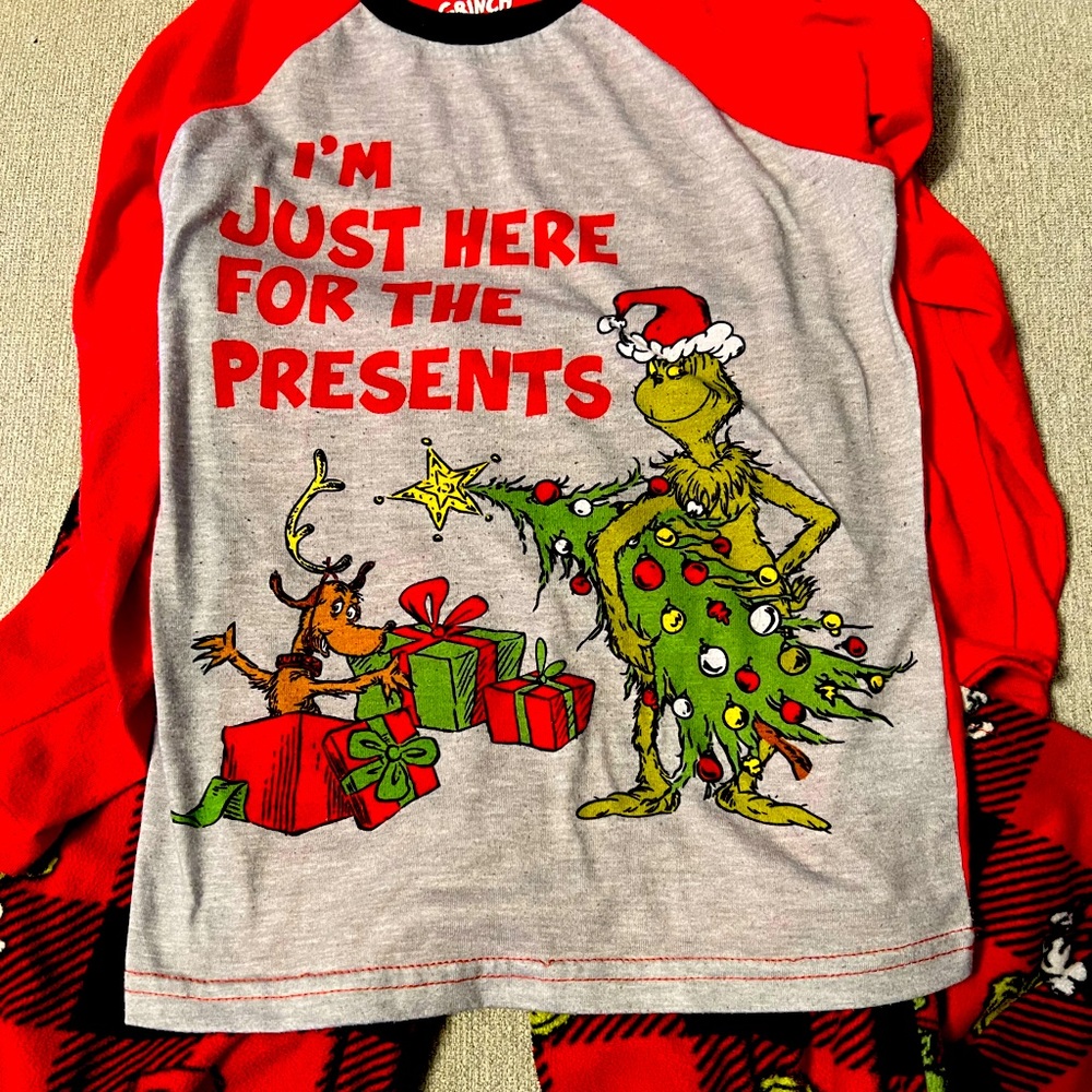 Childrens Grinch pajamas. Size 8